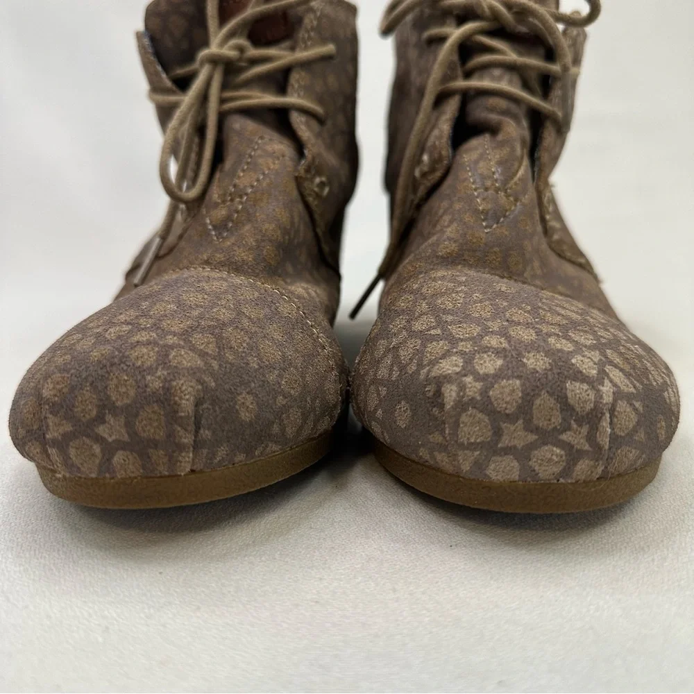 TOMS Desert Wedge Booties Size 12 Brown Printed Lace Up Ankle Boots